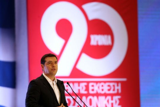Δέσμευση Τσίπρα για «πάγωμα» ασφαλιστικών εισφορών σε ΟΑΕΕ – ΕΤΑΑ