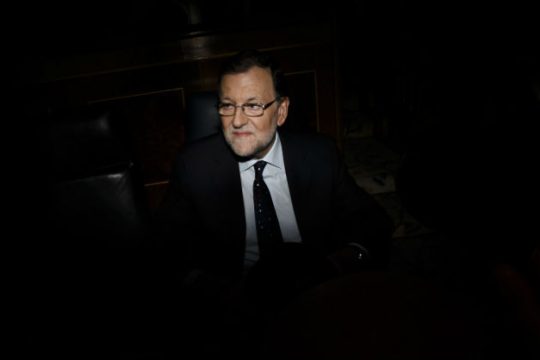 Κέρδη για Ραχόι και Podemos