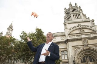 Το ροζ γουρούνι των Pink Floyd ξαναπετάει