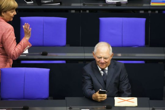 Ανοίγει δειλά δειλά το πορτοφόλι ο Σόιμπλε