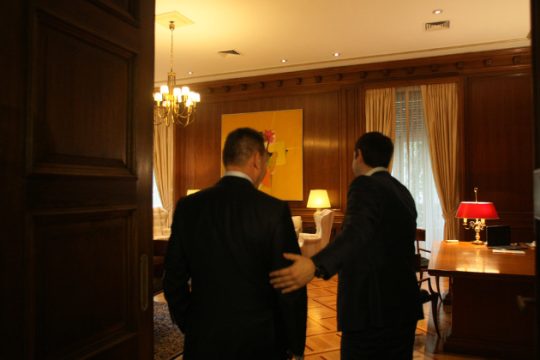 Σφοδρή σύγκρουση για τα «μάτια» του Στουρνάρα