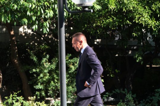 Στο Μαξίμου ο Στουρνάρας υπό το φως των εξελίξεων στη DB