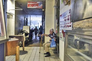 Δεύτερο κύμα περικοπών για 150.000 επικουρικές