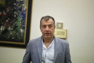 Καταγγελίες κατά κυβέρνησης για διαπλοκή