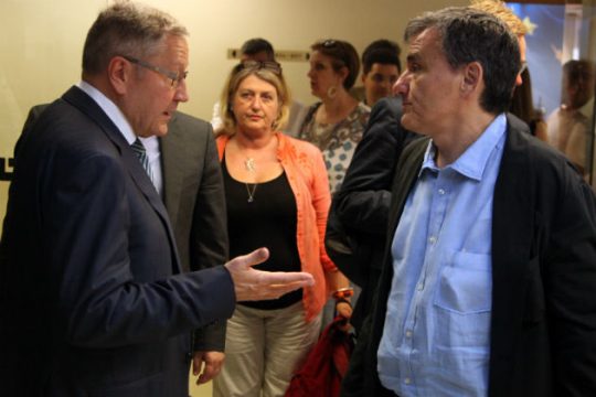 Αξιολόγηση και χρέος απασχόλησαν Τσακαλώτο και Ρέγκλιγκ