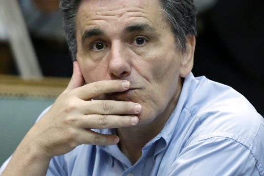 Με το βλέμμα στις τράπεζες