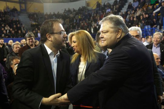 Φάλτσα στη Δημοκρατική Συμπαράταξη