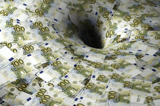 Τα έσοδα τραβούν την κατηφόρα