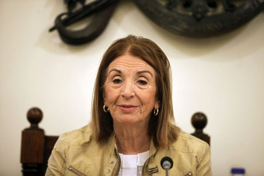 Κόντρα στην επιτροπή Θεσμών για τους νέους καναλάρχες