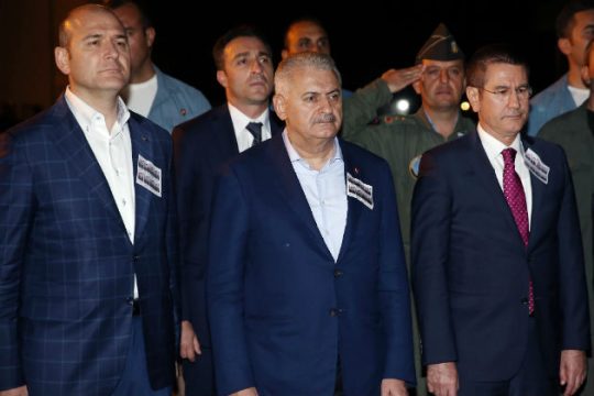 Μαζικές «απολύσεις» και διώξεις Δημάρχων