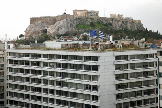 Μισό ΑΕΠ τα ληξιπρόθεσμα, κι αυξάνονται