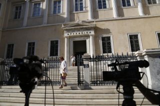 Ιντριγκες, διαρροές, εκβιασμοί και στη μέση ο «νόμος Παππά»