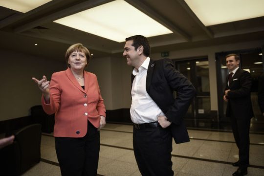 Αποφασίζει και ανασχηματίζει