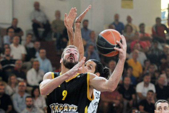 Με όπλο της την άμυνα