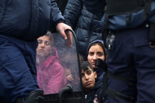 Χρεώνουν τις παρανομίες τους στον Αγιο Αρτέμιο