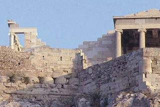 Θα συντηρηθεί και το μεσαιωνικό τείχος της