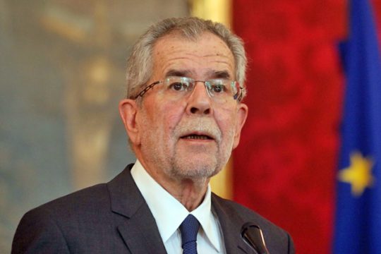 Οι νεοναζί απειλούν τη ζωή του Βαν ντερ Μπέλεν