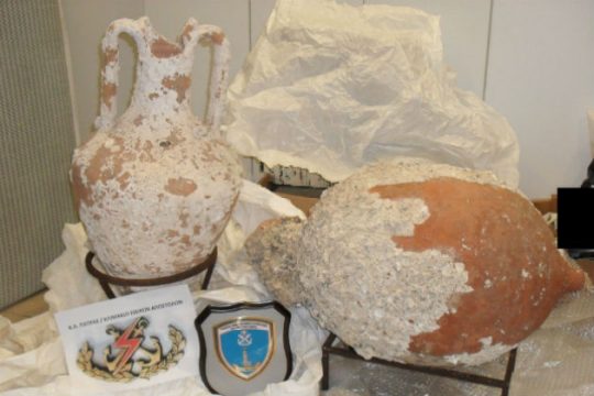Σύλληψη οδηγού που μετέφερε αμφορείς
