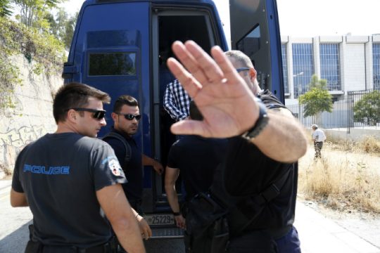 «Μην πιστεύετε τον πατέρα της Άννυ»
