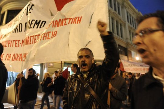 Η Αθήνα διαδηλώνει αντιπολεμικά και υπέρ των προσφύγων