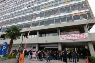 Κατάληψη στο Αριστοτέλειο για τη στέγη