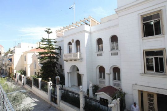 Πολώνει το κλίμα η Αρχιεπισκοπή