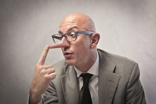 Οι καταβολές της απάτης και της αυτοεξαπάτησης