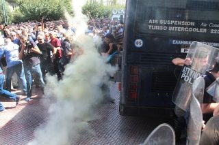 Δεξιά και αριστερά χημικά όπλα