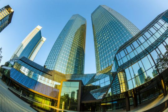 Νέες πιέσεις στη μετοχή της αναμένει η Deutsche Bank