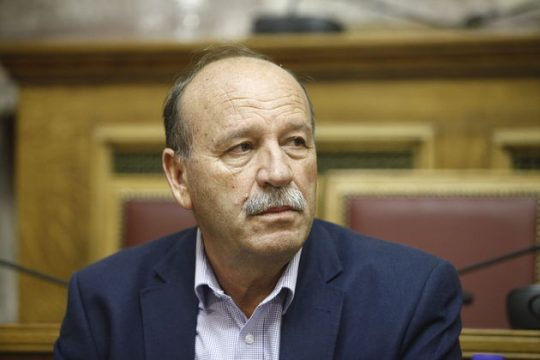 Στήριξη του υπουργείου Εργασίας στον διοικητή του ΟΑΕΕ
