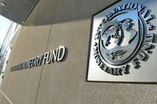 Πιο αισιόδοξο και από την κυβέρνηση το ΔΝΤ για την οικονομία μας