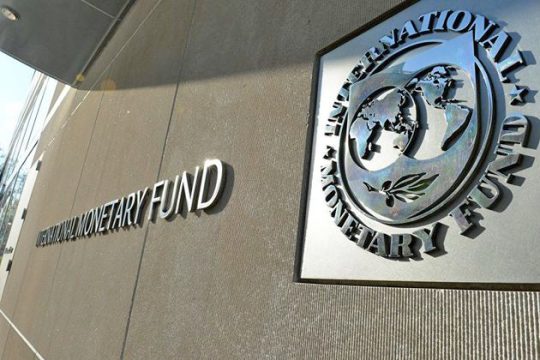 Πιο αισιόδοξο και από την κυβέρνηση το ΔΝΤ για την οικονομία μας