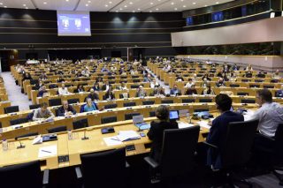 Σύννεφα πάνω από τις Βρυξέλλες