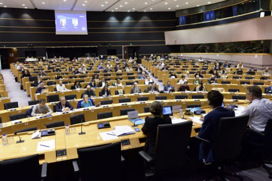 Σύννεφα πάνω από τις Βρυξέλλες