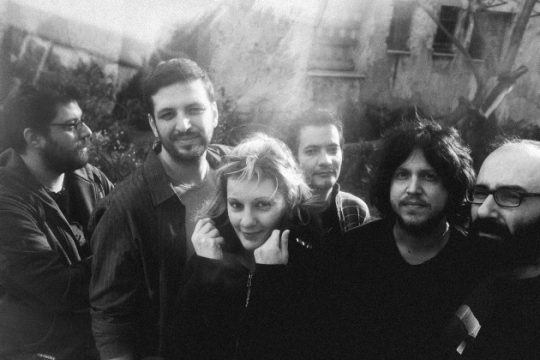 Underground ροκ με τσέλο, βιολί και δυνατές κιθάρες