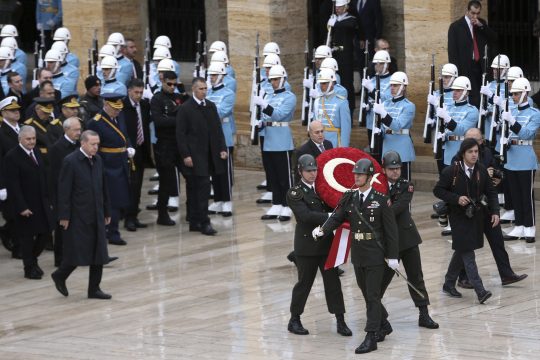 Χωρίς τέλος το πογκρόμ Ερντογάν σε δημόσιο και ΜΜΕ