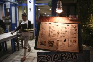 Σημείο αιχμής η ρύθμιση για τον κατώτατο μισθό