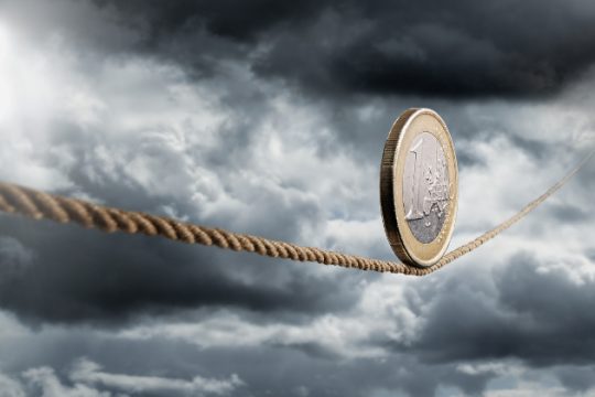 Υφεσιακός ο προϋπολογισμός λέει το Γραφείο της Βουλής