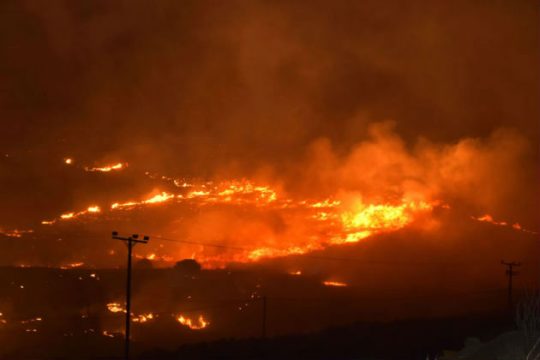 Υπό έλεγχο η πυρκαγιά στη Σύρο