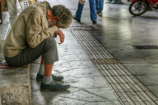 Eurostat: Σε συνθήκες φτώχειας πάνω από 1 στους 3 Έλληνες