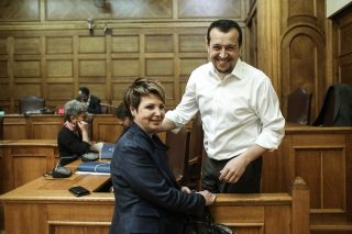 Ενα βήμα πίσω, δύο βήματα μπροστά