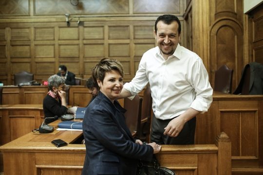 Ενα βήμα πίσω, δύο βήματα μπροστά