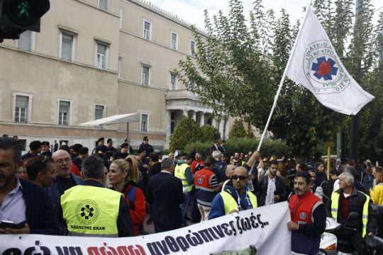 Οι τροπολογίες στη Βουλή, οι εργαζόμενοι στους δρόμους