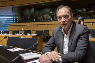 Τακτικισμοί και τρίπλες για τη CETA