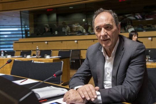 Τακτικισμοί και τρίπλες για τη CETA