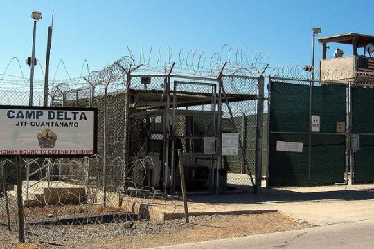 Μικρές σκουριές ελευθερίας στα κάγκελα της κολάσεως