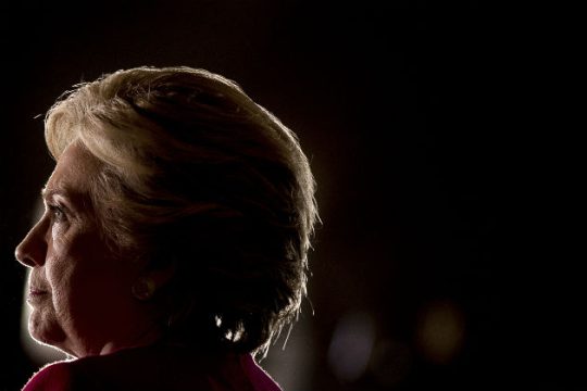 Το FBI ανοίγει ξανά την υπόθεση των email της Κλίντον