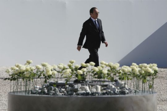 Οι Σοσιαλιστές γυρίζουν την πλάτη στον πρόεδρό τους