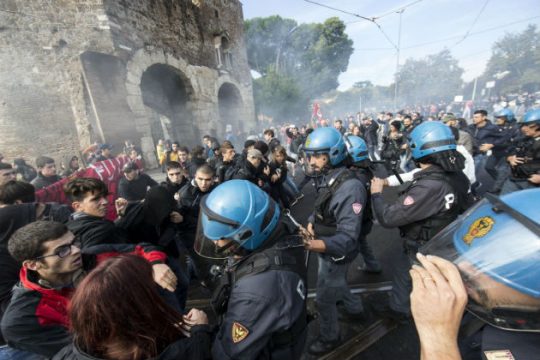 Συγκρούσεις φοιτητών και αστυνομίας στη Ρώμη