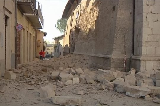 Δεκάδες χιλιάδες οι άστεγοι μετά τον νέο σεισμό